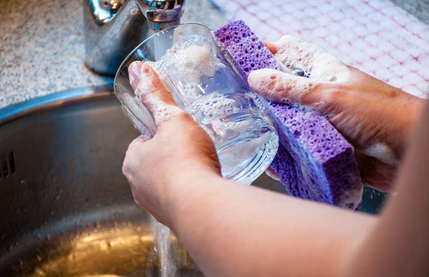 خرید مایع ظرفشویی - سازگاری با پوست دست