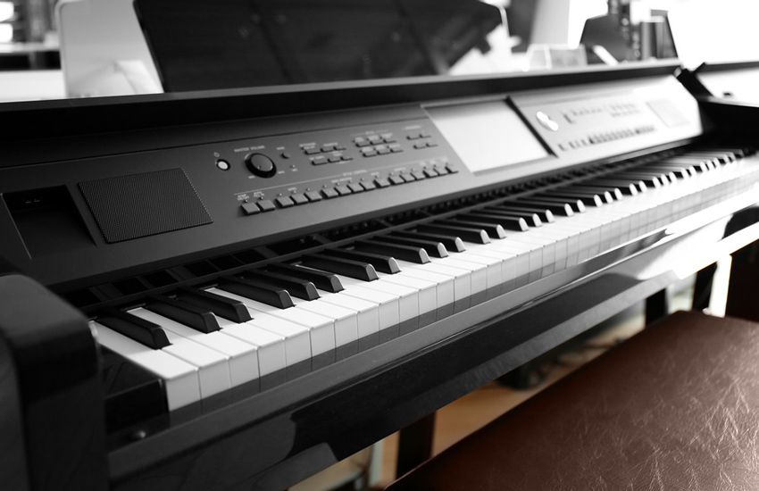 تفاوت پیانو دیجیتال و کیبورد ازلحاظ حس لمس کلاویه‌ها