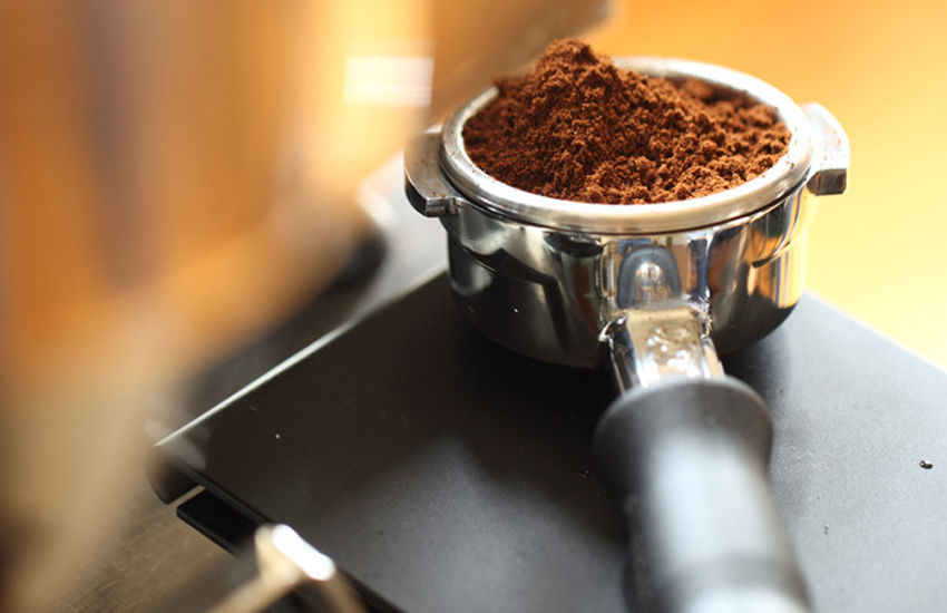 تفاوت قهوه ساز با اسپرسوساز - پورتافیلتر