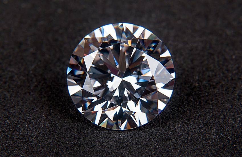 خرید انگشتر نامزدی - الماس با کیفیت