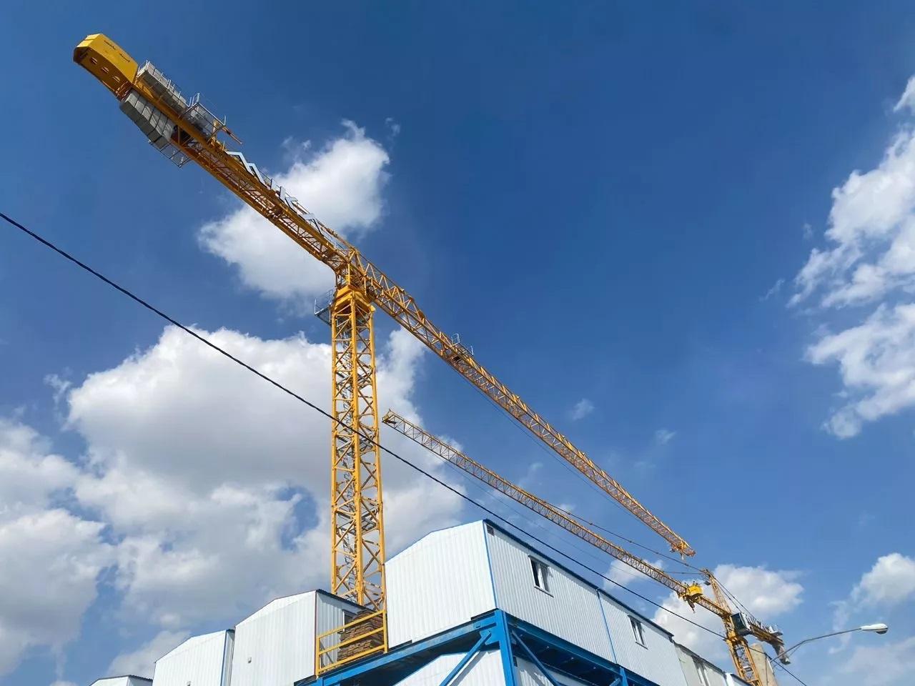 تاور کرین از نمای پایین