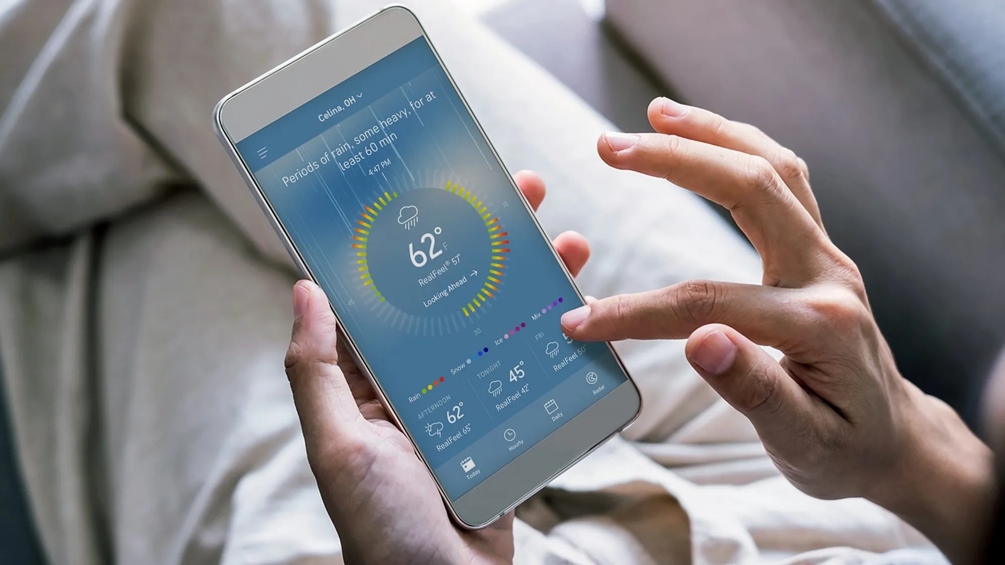 اپ آب و هوای AccuWeather روی موبایل
